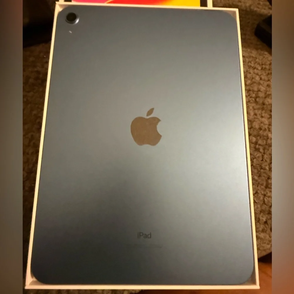 Apple iPad (10th Generation): with A14 Bionic chip, 10.9-inch Adult Owned EUC